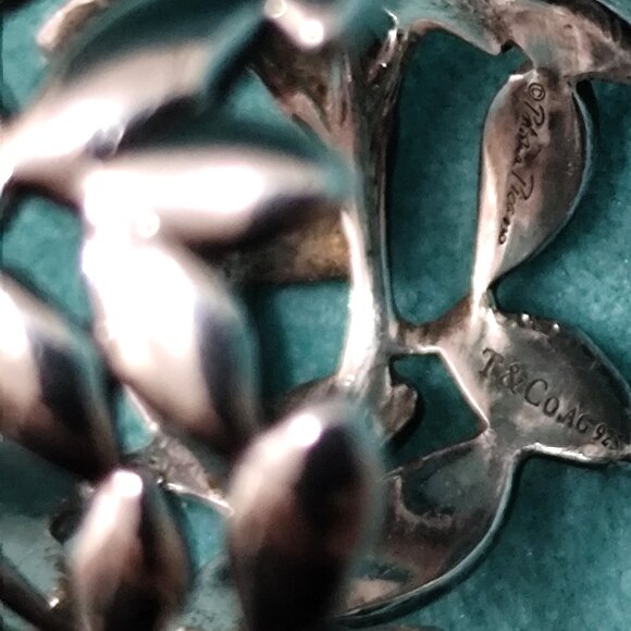 Authentic!Tiffany & Co Paloma Picasso olive leaf ring, size 7 - Picture 3 of 5